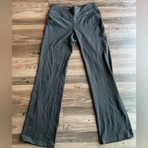 Nike Flare Leggings - Black Size M